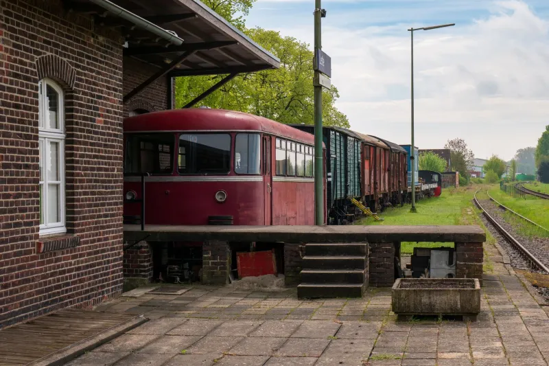 The Depot That Couldn't Decide What Time It Was: A Railroad Mistake That Haunted an Entire County for Eighty Years